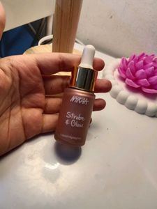 Nykaa Strobe &amp; Glow Liquid Highlighter