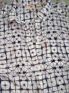 Levi's White &amp; Blue Print shirt
