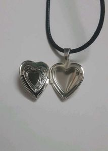 Heart Locket Necklace 🍓♥️