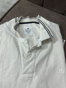 “Men’s White Tshirt With Colar