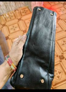Chic Black Leather Handbag