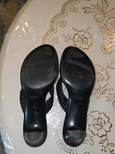 BATA BLACK FLAT HEEL SANDLES