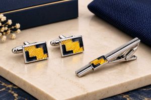 Elegant Cufflinks &amp; Tie Clip Set (NEW &amp; UN-USED)