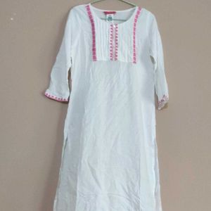 Elegant White Kurta with Pink Embroidery