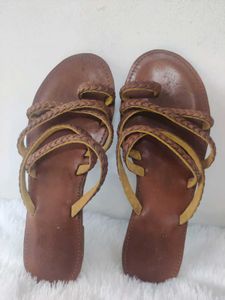 LEATHER SANDALS FOR WOMEN