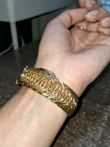 Elegant Gold-Tone Adjustable Bangle