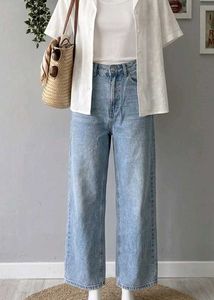 Women Straight Fit Blue Jeans