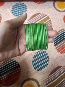Sparkling Green Bangles Set