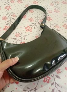 Trendy black sling bag