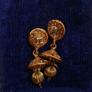 Elegant Gold Jhumka Earrings