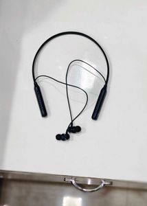 Makzee Zyro Neckband