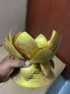Golden Lotus Showpiece