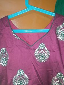 Kurta With chudidar pajami  dupatta nahi hai