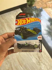 Hot Wheels Formula 1 Kick Sauber F1 Team Car