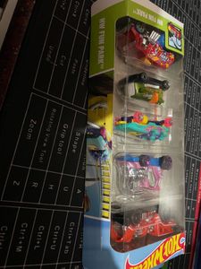 Hot Wheels HW Fun Park - 5 Car Pack