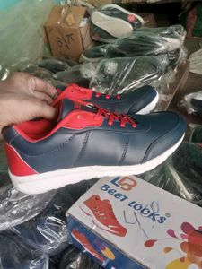 NEW NO USED SPORTS SHOES FOR MEN.
