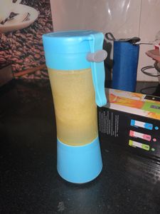 portable and rechargeable battery juice blender