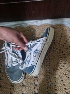 Vans Sneakers - Stylish &amp; Comfortable