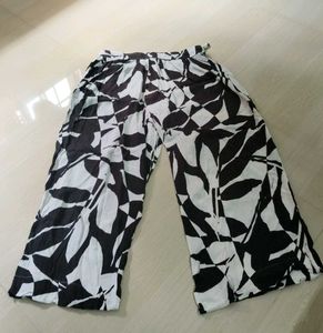 Stylish Black & White Leaf Print Palazzo Pants