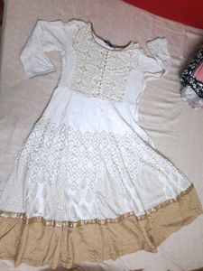 Elegant White &amp; Gold Printed Kurta