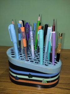 Stylish Triangular Pen Organizer