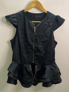 Chic Black Peplum Zipper Top