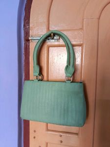 Green Handbag - Stylish and Versatile