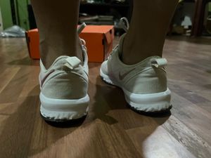 Nike Women's Lightweight Sneakers