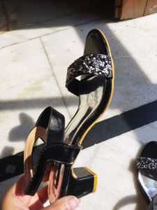 Brand New🔥 - Black Shimmery Heels ✨