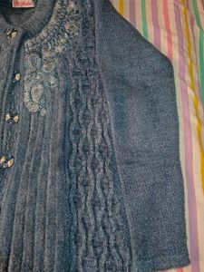 (New)Blue Embroidered Cardigan