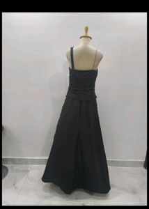 Elegant Black One-Shoulder Gown