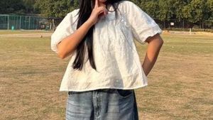 White Textured Puff Sleeve Top (s to M)