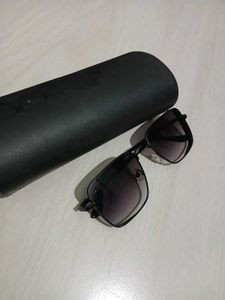 Stylish Square Sunglasses with Case