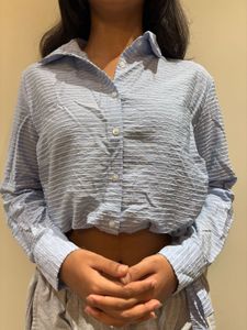 Chic Textured Blue Cropped Shirt