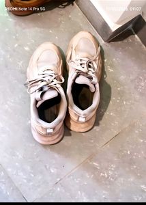 Trendy Sneakers - Comfortable and Stylish!