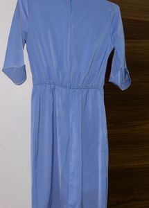 Elegant Blue V-Neck Midi Dress