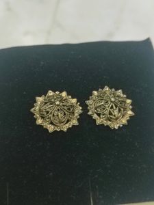 Earrings \studs