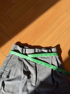 H&amp;M Grey Pleated Shorts