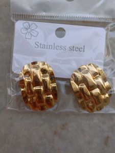 Gold Flower Dangle Earrings