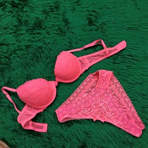 Lace Bra &amp;🫴🏻🎁 Panty Set