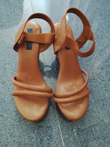 Stylish Tan Strappy Sandals