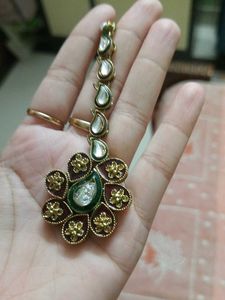 Elegant Kundan Maang Tikka