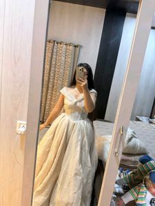 🎀🕊️Elegant Pearl Embellished Gown