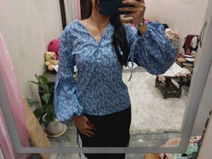 Blue Floral balloon Sleeve Top