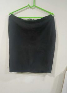 Classic High-Waisted Black Pencil Skirt