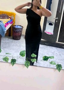 Chic Black One-Shoulder Dress