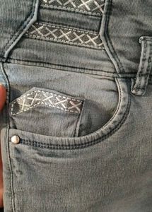 Women's Light Wash Slim Fit Jeans