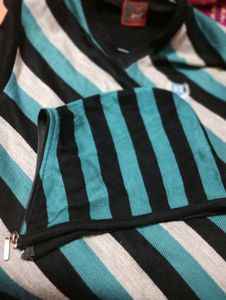Check Color Sweater With Detachable Hoodie