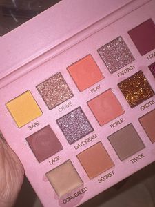 18-Color Eyeshadow Palette Matte &amp; Glitter Shade