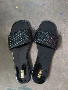 Women stylish black flats